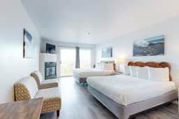 Upper Level Studio with Sweeping Ocean Views Dog Friendly