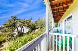 Lower Level Oceanview Studio with Balcony and Close Beach Access Dogs OK