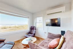 Quaint Beach Getaway with Beach Access Ocean View and Perfect Location Near Town - Image 5