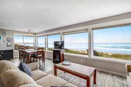 Oceanfront Dog Friendly Home with Free WiFi Perfect for a Family Beach Trip