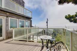 Spacious dog friendly home with ocean views sauna wood stove and WIFI