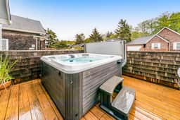 2 story home near the beach with private hot tub deck firetable and washer dryer