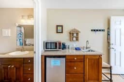 Dog friendly ocean view cabin with fireplace kitchenette deck and beach access