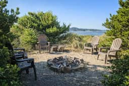 Dog-Friendly Bayfront Escape w/ hot tub, decks & beach access - Image 2