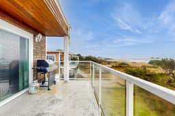 Luxurious Oceanfront House with Ocean Views and Beach Access Dogs OK