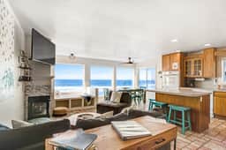 Spacious oceanfront home with patio and private hot tub dog friendly