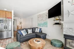 Spacious oceanfront home with patio and private hot tub dog friendly
