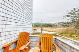 Dog friendly home with wetlands view deck fireplace outdoor shower - Image 4
