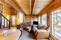 Dog friendly home with wetlands view deck fireplace outdoor shower - Image 5