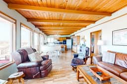 Oceanfront dog friendly home with washer dryer and fireplace