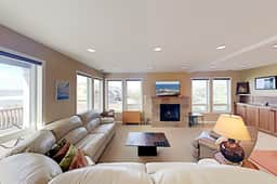 Expansive Beach Retreat 2 Decks and Balcony Corner Lot 50 to Ocean