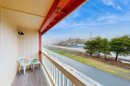 Ideally Located Room Near Downtown and the Beach Dog Friendly