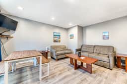Two Room Combination Close to Downtown and Beach Dogs Welcome