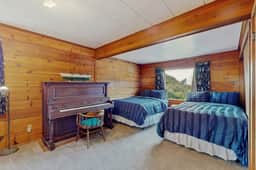 McKinnon's beach house oceanfront with beach views deck patio and fireplace dog friendly - Image 5
