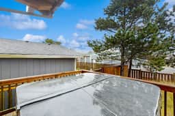 Family friendly home with private hot tub fireplace and BBQ close to beach