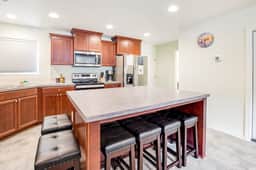 Large and convenient duplex suite with central AC and with D walk 1 minute to beach