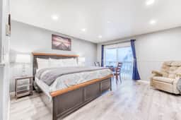 Eight Dog Friendly Rooms with Kitchens and Kitchenettes Walk to Downtown and Beach