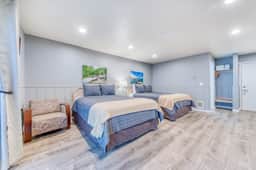 Eight Dog Friendly Rooms with Kitchens and Kitchenettes Walk to Downtown and Beach