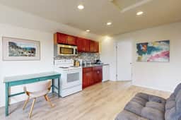 Private Hillside Condo in the Heart of Lincoln City Dog Friendly
