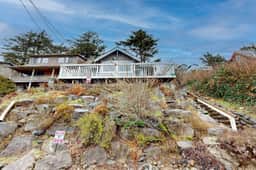 Pleasant dog friendly house with panoramic views short walk to the beach