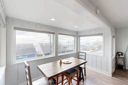 Pleasant dog friendly house with panoramic views short walk to the beach