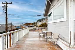 Pleasant dog friendly house with panoramic views short walk to the beach