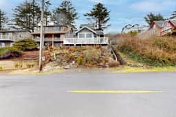 Pleasant dog friendly house with panoramic views short walk to the beach