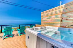Oceanfront dog friendly home with hot tub and huge view steps to beach access - Image 4