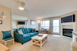 Oceanfront condo with a full kitchen balcony and sweeping sea views - Image 3