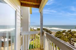 Oceanview Dog Friendly Studio with Awesome Views and Easy Beach Access