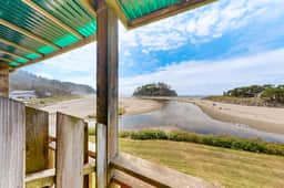 Dog friendly oceanfront condo with beach access and Proposal Rock view