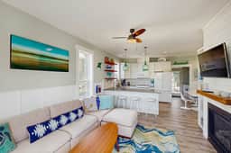 Wonderful coastal escape in the trees with private hot tub and fast WiFi dogs OK