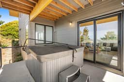 New home with unparalleled ocean views and private hot tub dogs welcome - Image 5