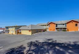 Upper Level Condo with Private Balcony and Nearby Beach Access Dog Friendly