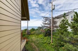 Upper Level Condo with Private Balcony and Nearby Beach Access Dog Friendly - Image 3