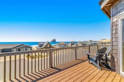 Dog Friendly House with Ocean Views Hot Tub Arcade Machine and Easy Beach Access - Image 5