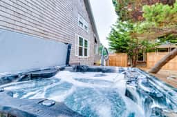 Sunny Beach House with Private Hot Tub Firepit and Tons of Space Dogs OK