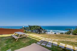 Dog Friendly Condo with Stunning Ocean Views and Easy Beach Access - Image 3