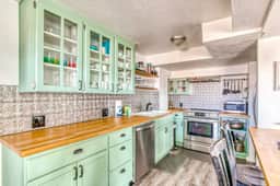 Ground floor condo 1 block from the beach with private patio dog friendly