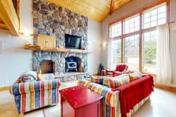 Oasis on the coast with easy beach access and woodstove