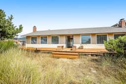Oceanfront home with sunny deck WiFi and washer dryer