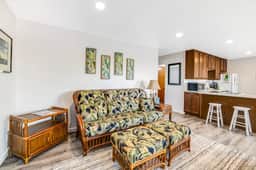 Oceanfront home with sunny deck WiFi and washer dryer - Image 3