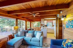 Dog friendly cabin with ocean view fast WiFi fireplace and washer dryer