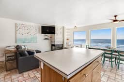 Charming dog friendly waterfront beach home with lovely patio