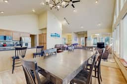 Beautiful Home with Ocean Lake and Mountain Views Gas Grill and Free WiFi
