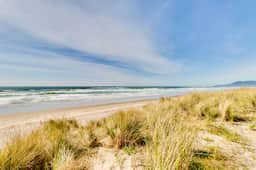 Dog friendly beach condo in a great location for exploring Rockaway Beach