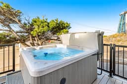 Bright home with stunning ocean views private hot tub and nearby beach access - Image 2
