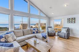 Bright home with stunning ocean views private hot tub and nearby beach access - Image 5