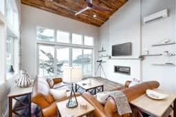 Stunning oceanfront retreat with gourmet kitchen and high speed WiFi dogs welcome