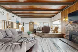 Charming Oceanfront Two Story Home Private Hot Tub Deck Gas Grill and Views - Image 5